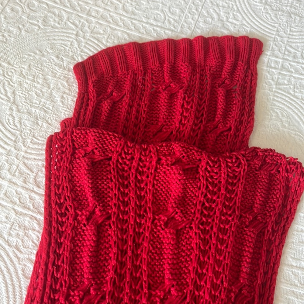 Red, knit H&M scarf